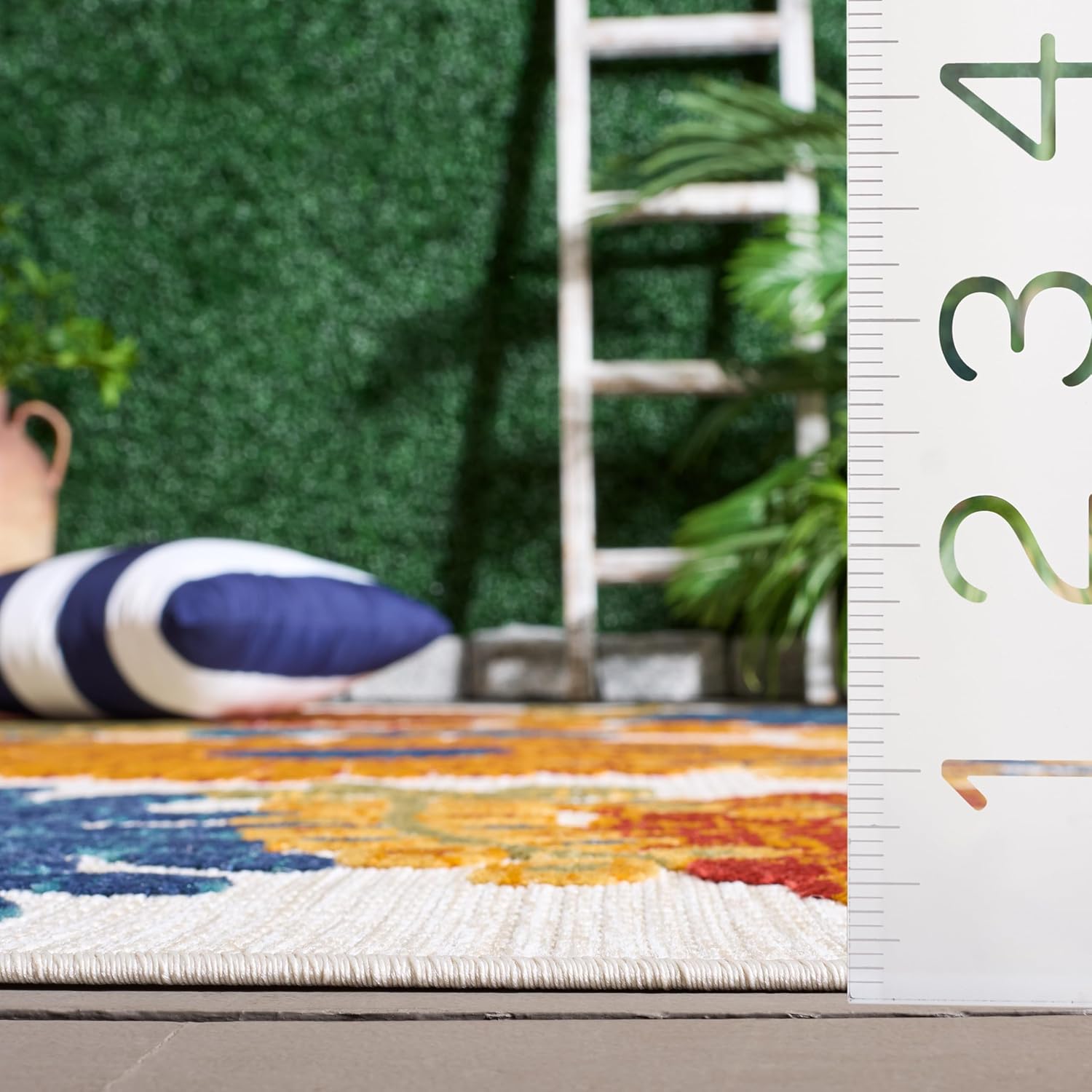 SAFAVIEH Washable Rug Outdoor Cabana Collection - 4' x 6', Cream & Red, Non-Shedding & Easy to Clean, Ideal for Patio, Backyard, Mudroom (CBN832A)